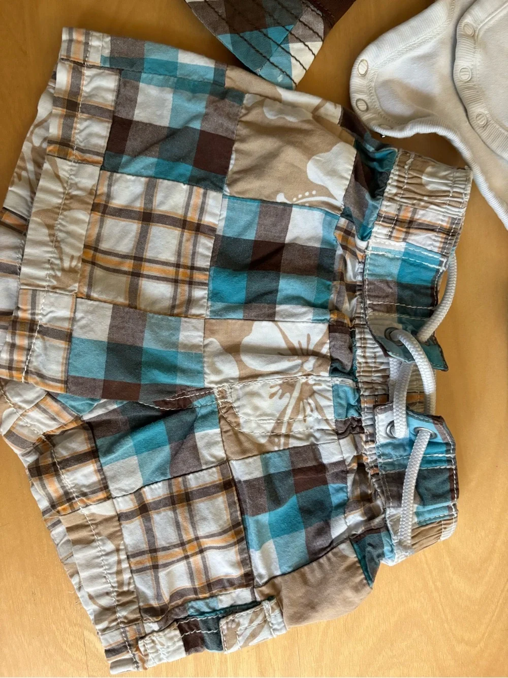Gymboree Baby Boy 6-12 months Surfing Outfit Set in White, Brown & Teal